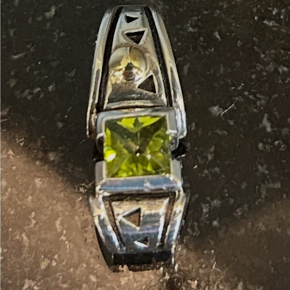 Elegant Silver and Green Necklace